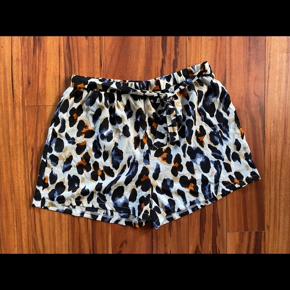 SHEIN Pants - Shein Plus white leopard shorts 1X